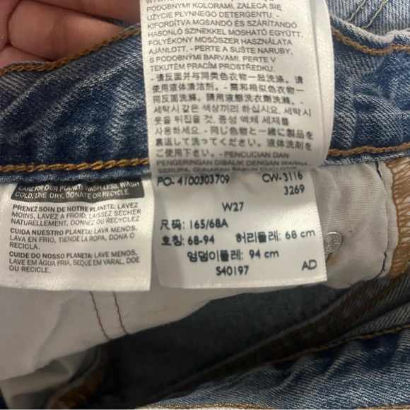 Levi’s distressed denim shorts - Picture 2 of 4